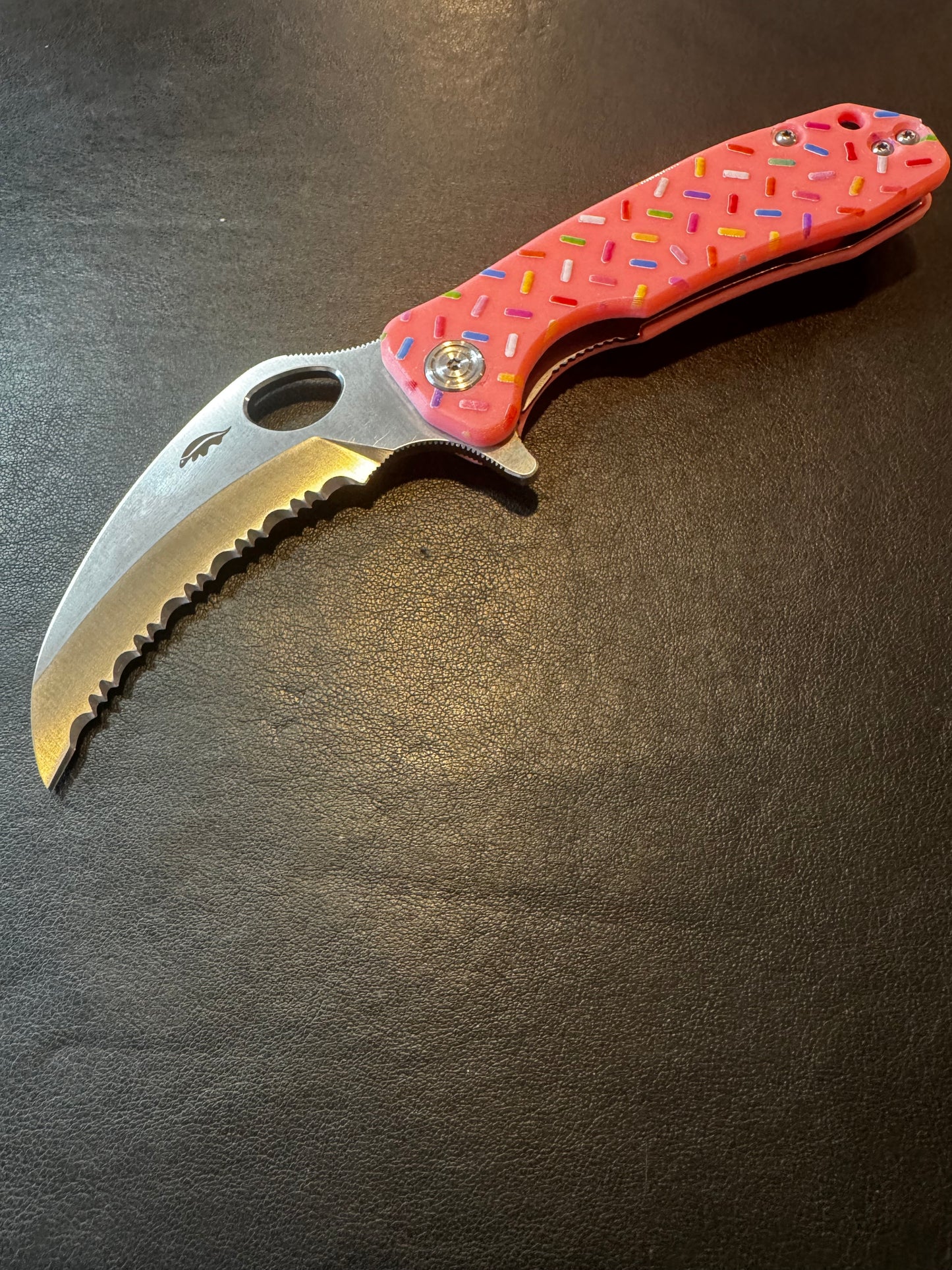 Honey Badger Claw Medium – Green Serrated